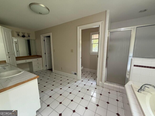 Building Photo - 307 Centennial Rd