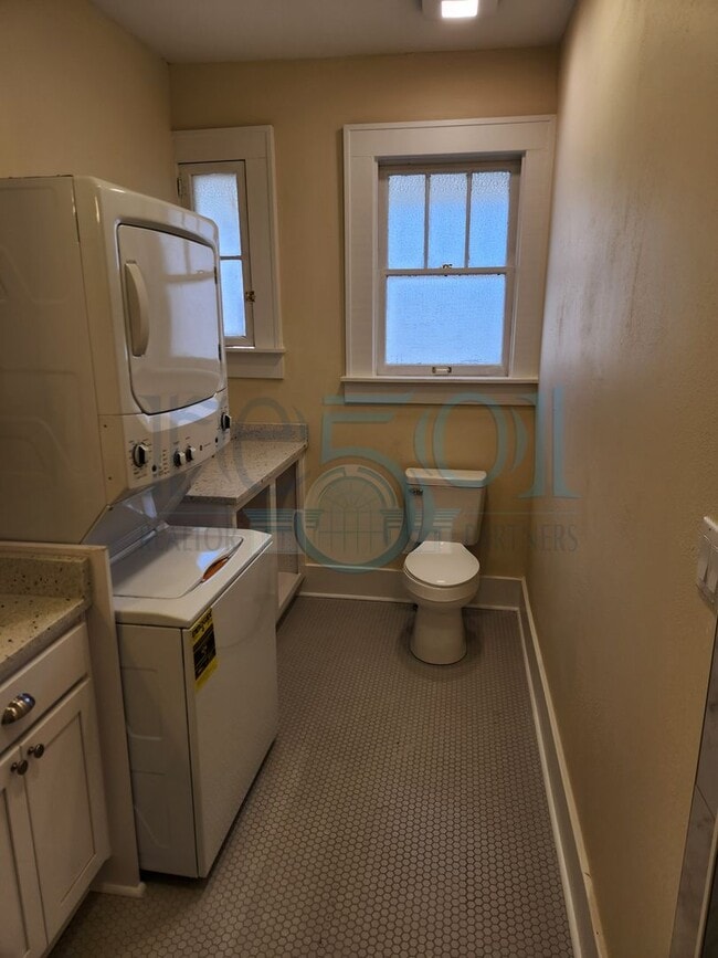 Building Photo - Newly Renovated Immaculate Condo In Hillcrest!!!!! Just Blocks from UAMS!!