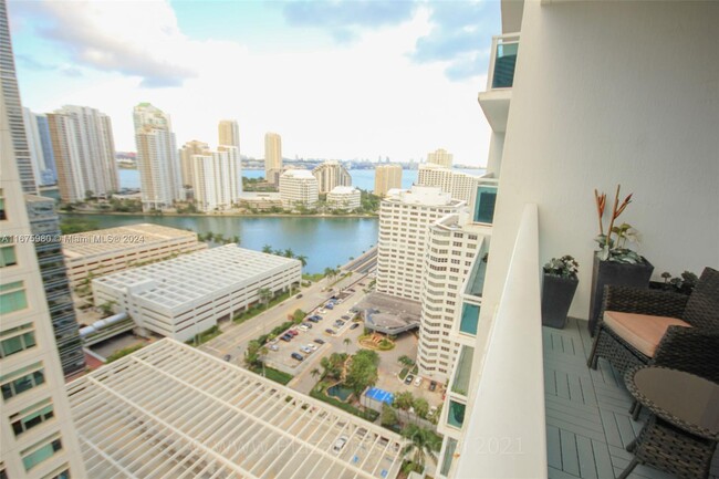 Building Photo - 950 Brickell Bay Dr