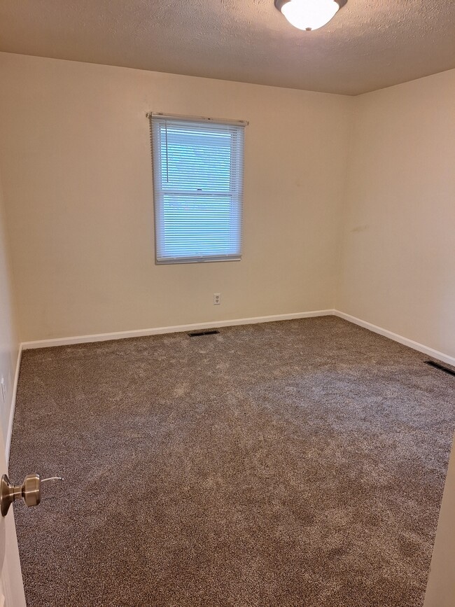 Building Photo - 311 W Rogers St