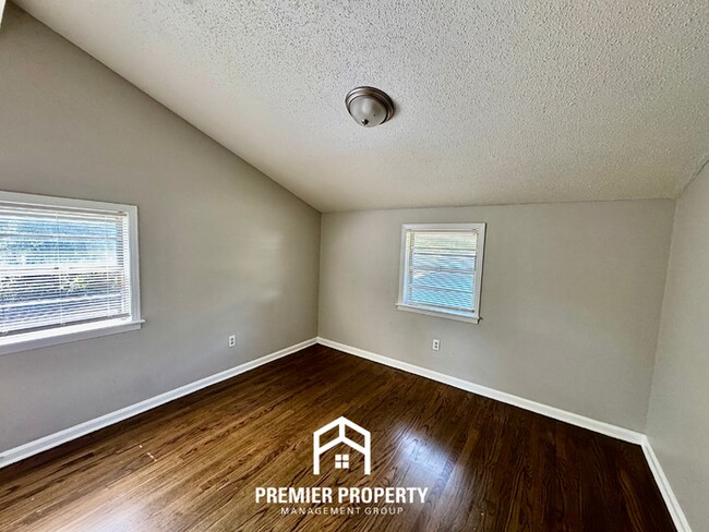 Building Photo - 3BR/2BA Memphis Rental with Hardwood Floors & Open Kitchen Layout