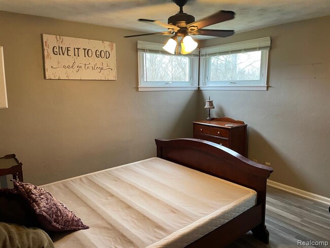 Building Photo - 2434 N Long Lake Rd