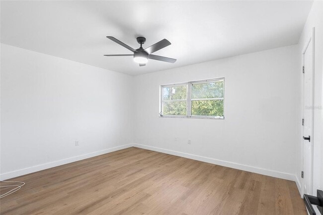 Building Photo - ONE BEDROOM APARTMENT AVAILABLE!