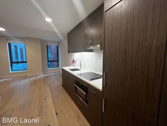 Building Photo - 1 br, 1 bath House - 1211 Van St SE (#302)