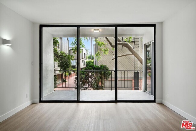 Building Photo - 305 San Vicente Blvd