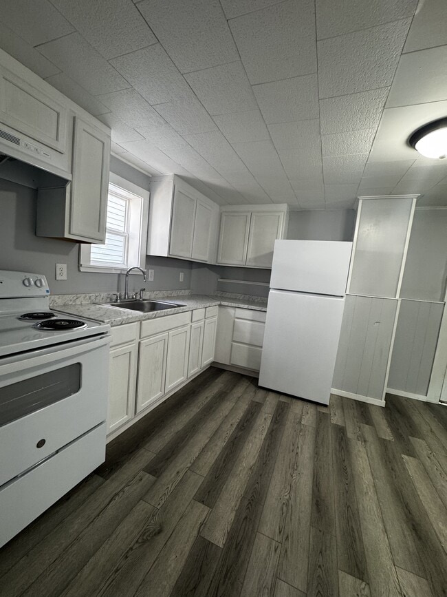 Building Photo - 317 N Maple Ave