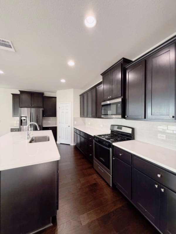 Building Photo - 7517 Saginaw Dr