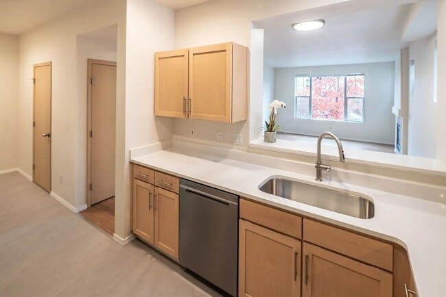 Building Photo - 3Bd/2.25Ba Woodinville Townhouse