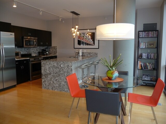 Kitchen - 860 W Blackhawk St
