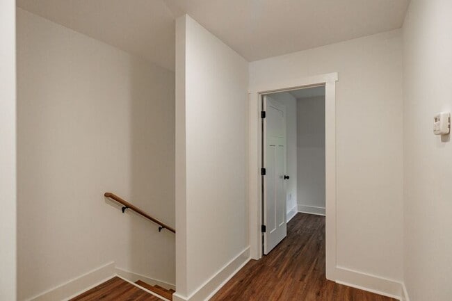 Building Photo - 232 Vine St