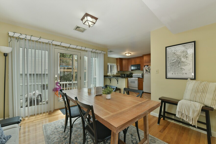 Building Photo - 335 W 4th St