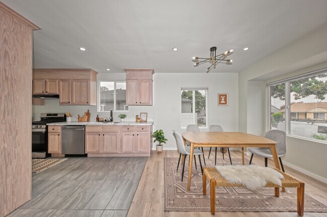 Building Photo - 11114 Ruthelen St