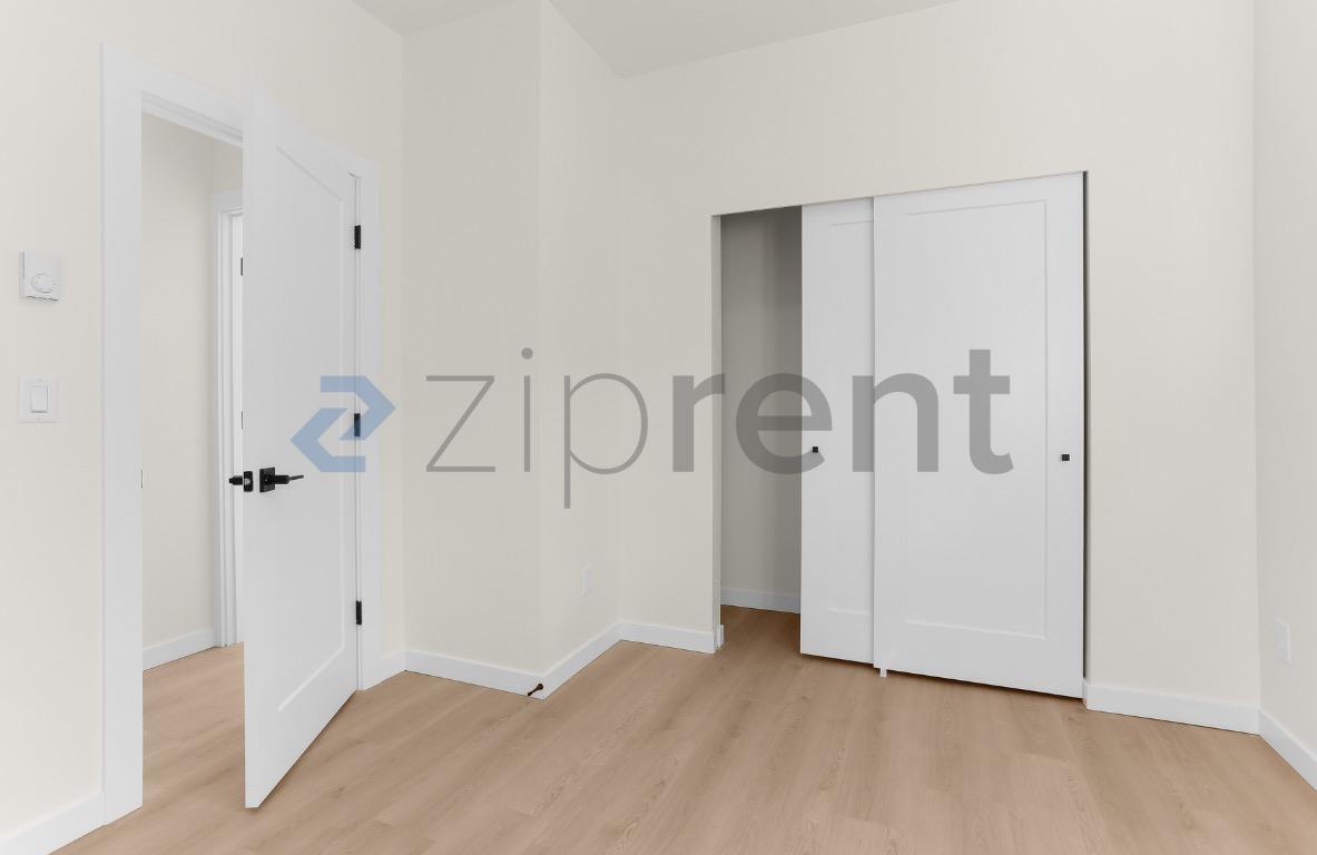Building Photo - Unit A