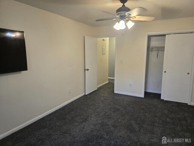 Building Photo - 143 College Dr