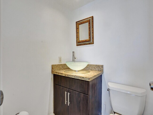 Building Photo - 405 N Ocean Blvd