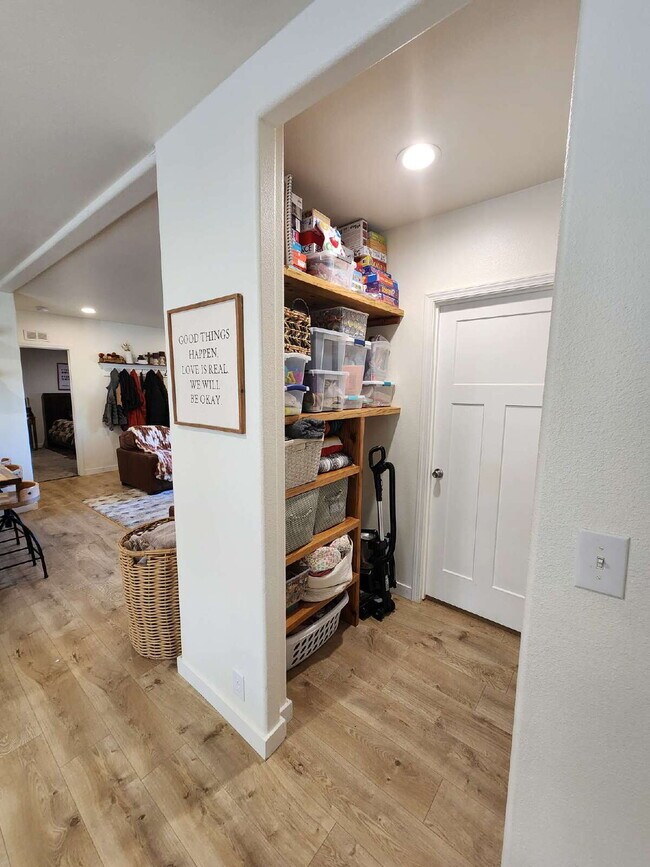 Building Photo - 3BR, 2BTH in Post Falls Above The Fog