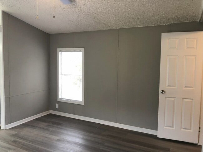 Building Photo - 295 E Wright St