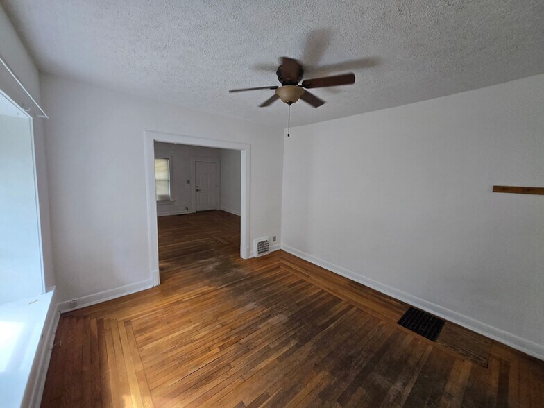 Building Photo - 1047 Murray Ave