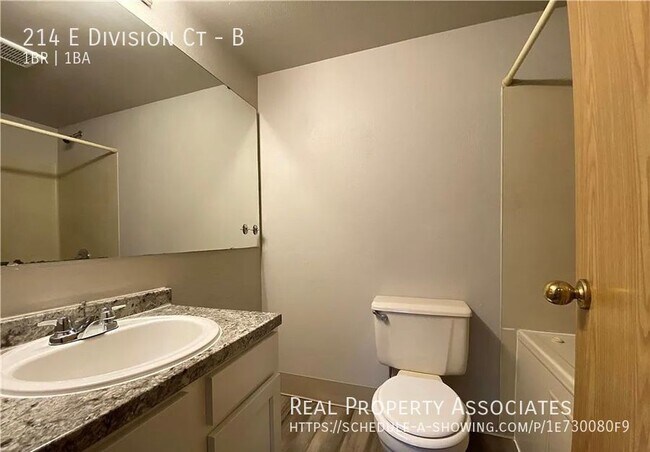Building Photo - 214 E Division Ct