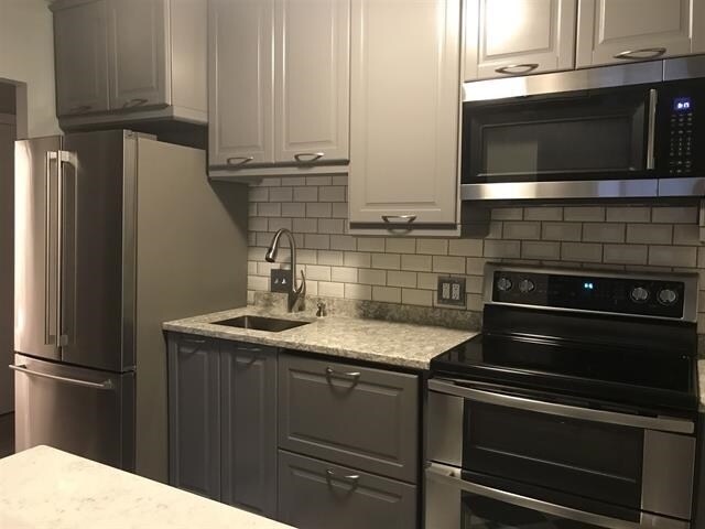 Building Photo - 13 Strawberry Bank Rd