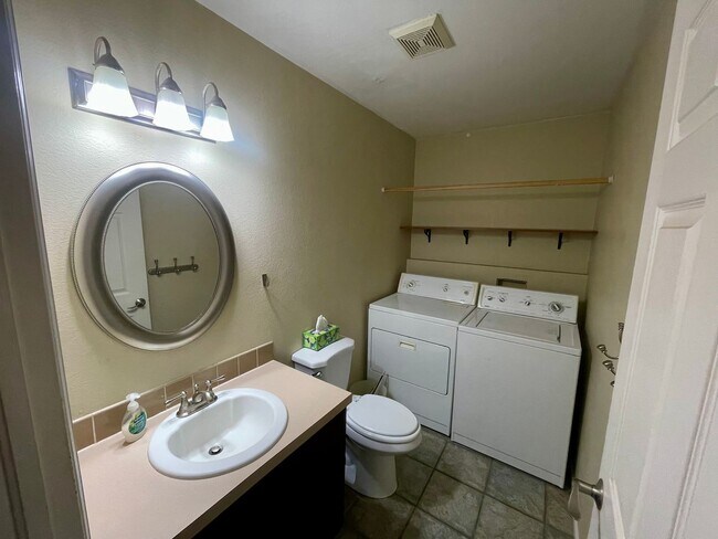 Building Photo - Charming 3-Bed Home Near CSU with Spacious...