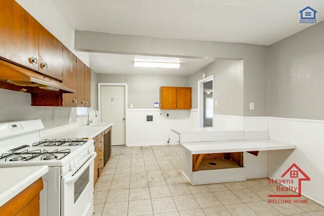 Building Photo - 2524 Prentice NW