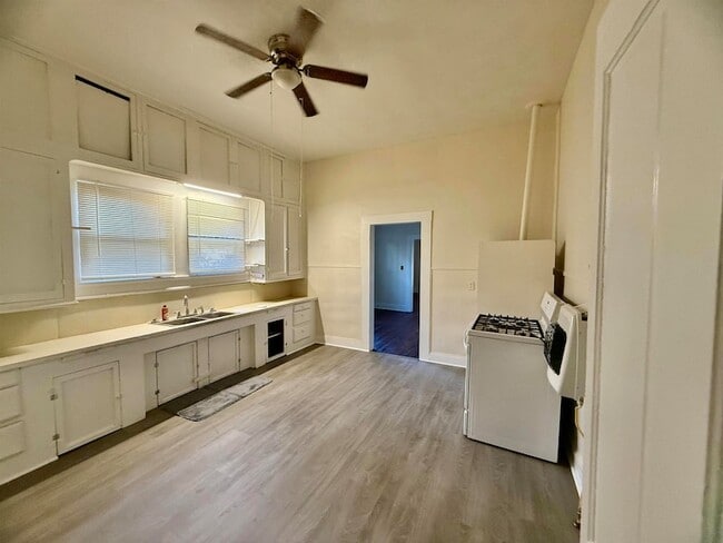 Building Photo - 470 S 3rd St