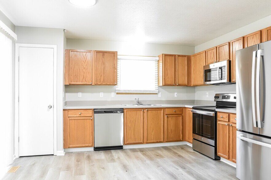 Building Photo - 6693 Laburnum Dr