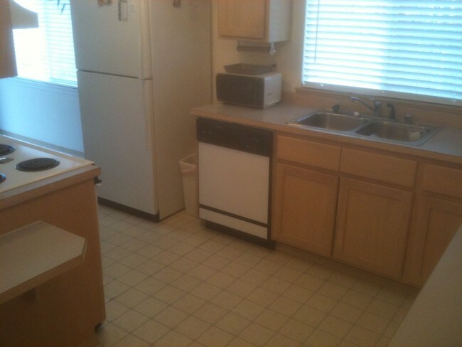 Building Photo - 211 Noble Way