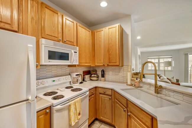 Building Photo - 550 Mohawk Dr