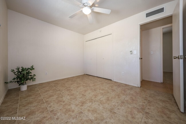 Building Photo - 3004 N Sparkman Blvd