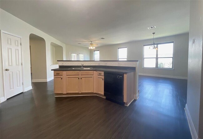 Building Photo - 4412 Woodstock Dr