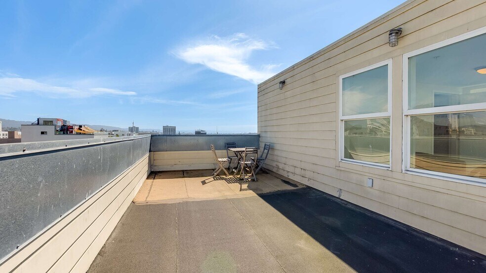 Building Photo - 275 9th St