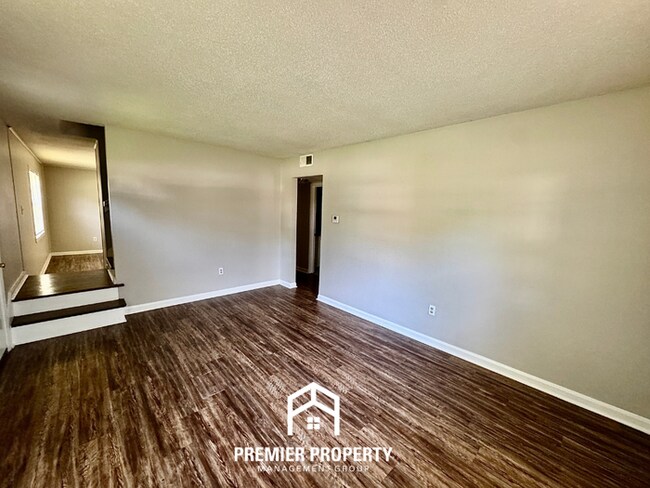 Building Photo - 3BR/2BA Memphis Rental with Hardwood Floors & Open Kitchen Layout