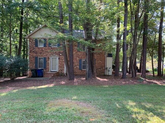 Building Photo - 2 BEDROOM TOWNHOME NEAR CRABTREE-DECK-SHAD...
