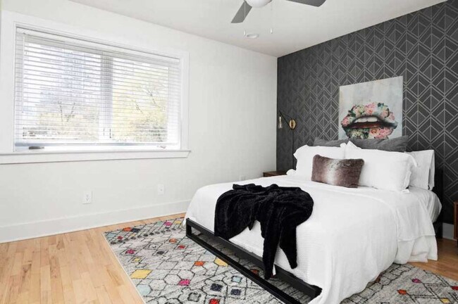 Building Photo - 1136 Crescent Ave NE