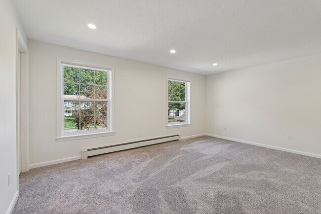 Building Photo - 7 Dunnhill Dr
