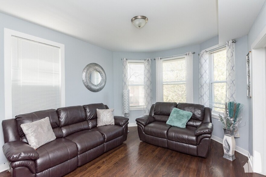 Building Photo - 1431 N Springfield Ave