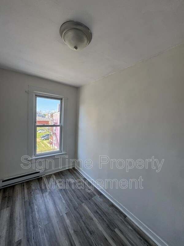 Building Photo - 44 E Washington St