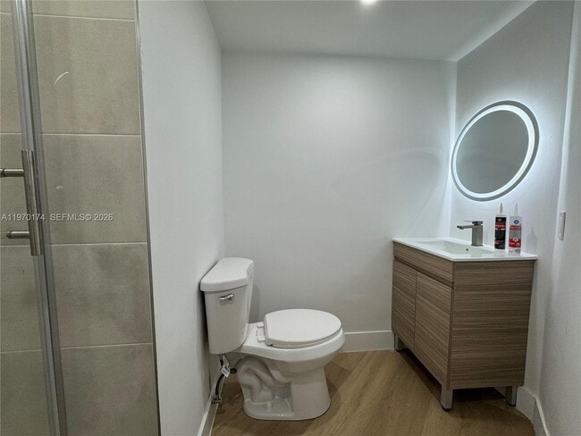 Building Photo - 999 Brickell Bay Dr