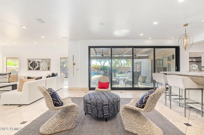 Building Photo - 4450 E Camelback Rd