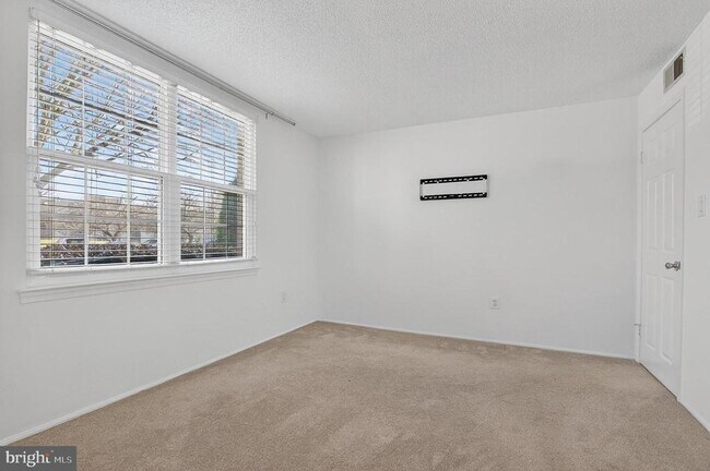 Building Photo - 7753 Inversham Dr