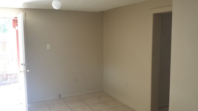 Building Photo - Weekly-1517 Avenue D