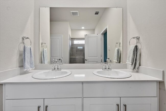 Building Photo - 210 Briarwood Ln