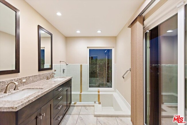 Building Photo - 15451 Longbow Dr