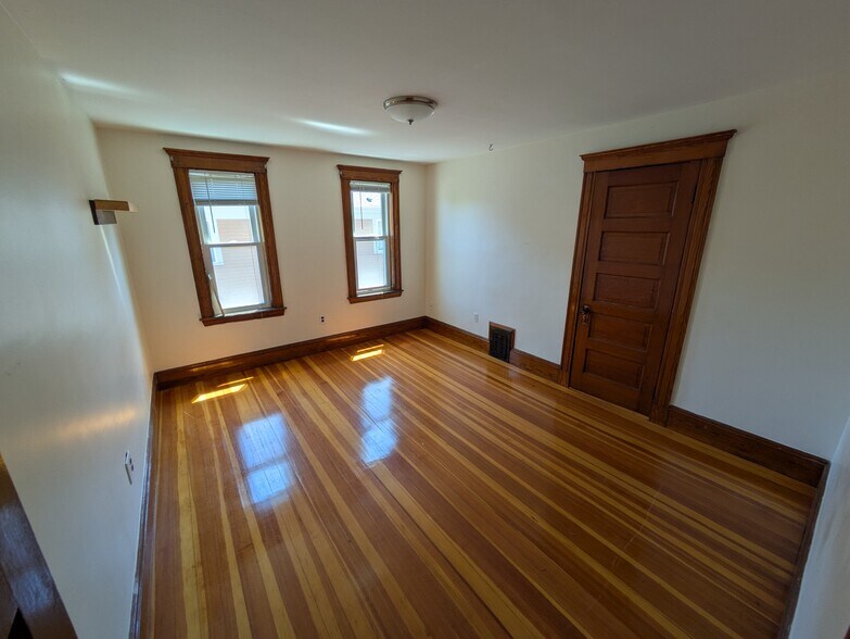 Building Photo - 8 Foskett St