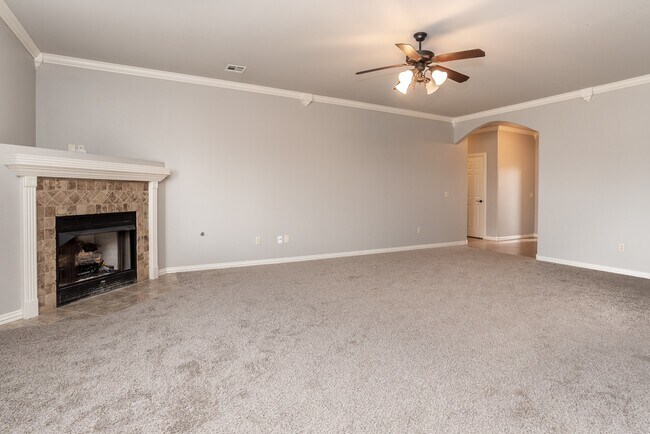 Building Photo - Bentonville Home! (March Move In)