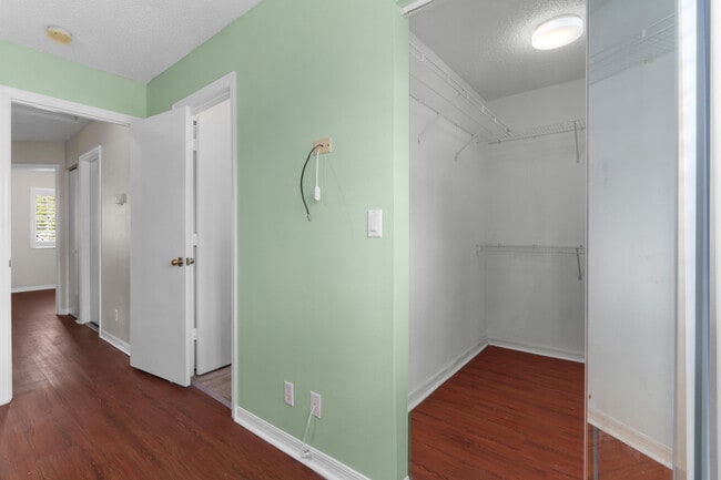 Building Photo - 1177 SW 44th Ave