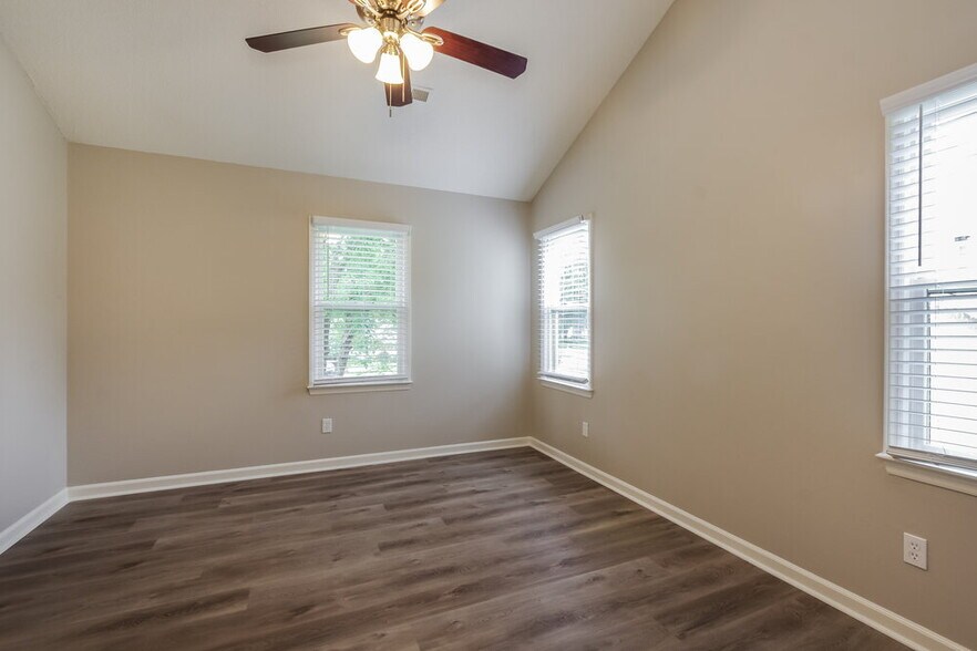 Building Photo - 4204 Hounds Run Dr