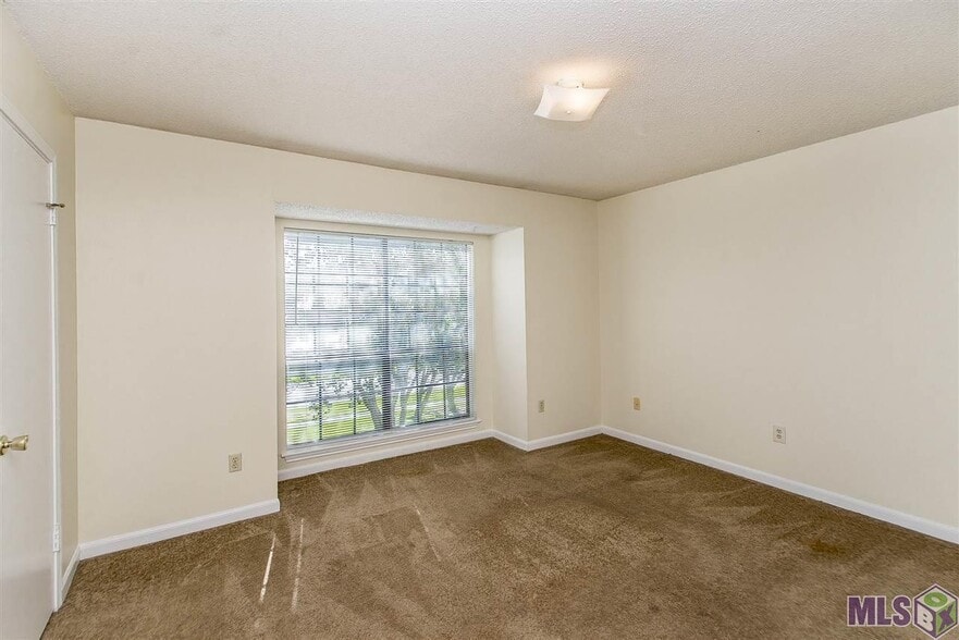 Building Photo - 212 Antrim Dr